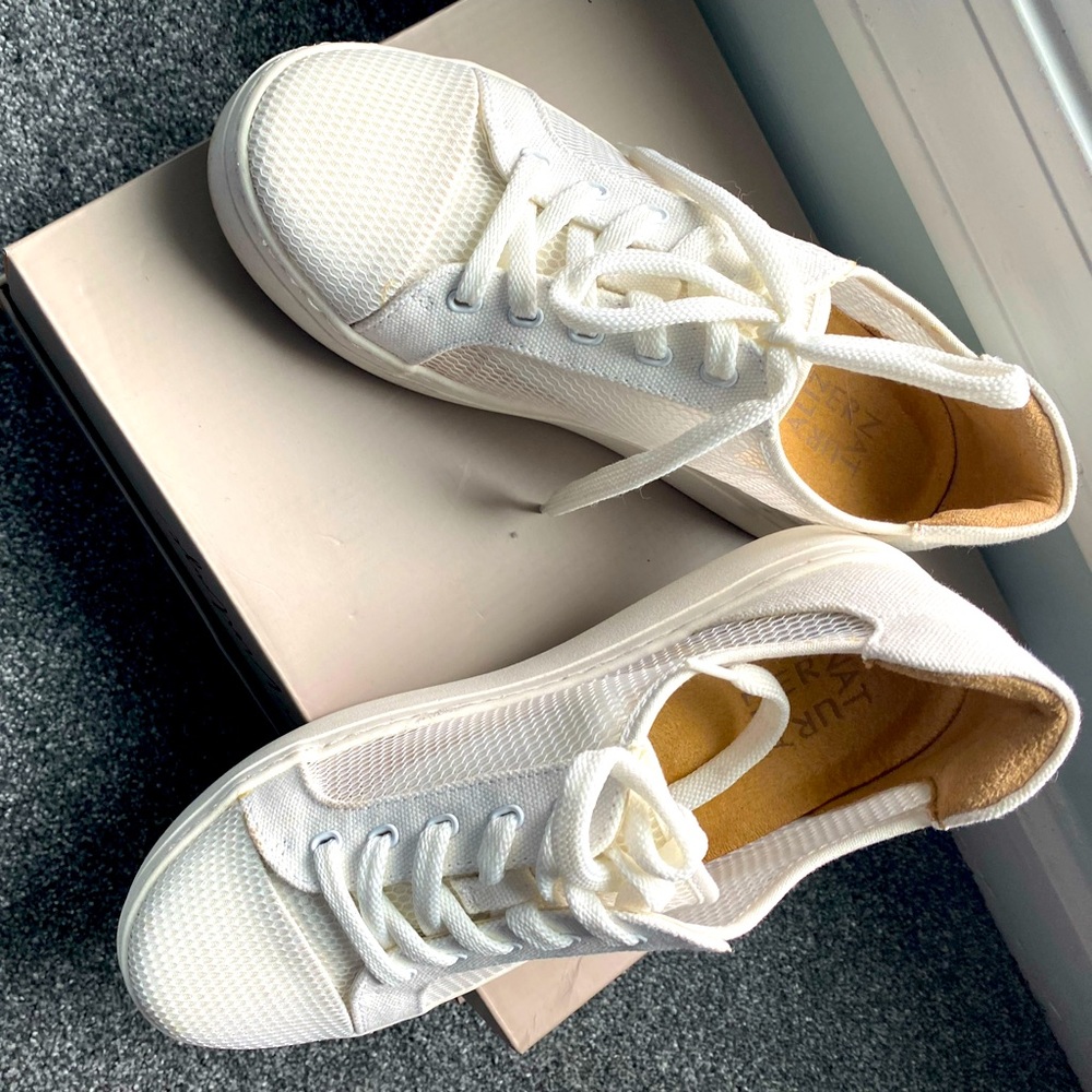 Naturalizer tennis shoe